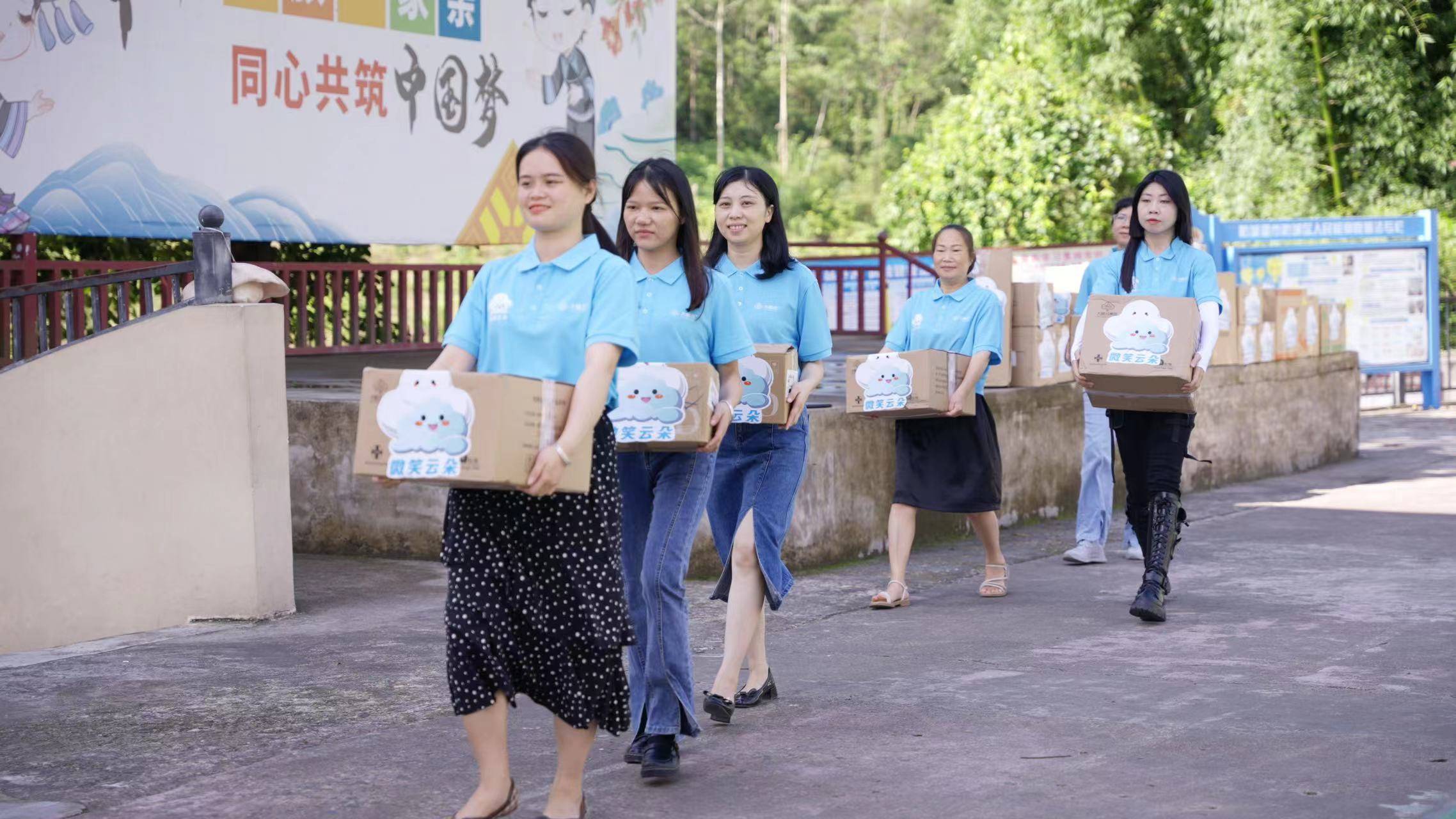 十万山瑶族乡中心小学图片