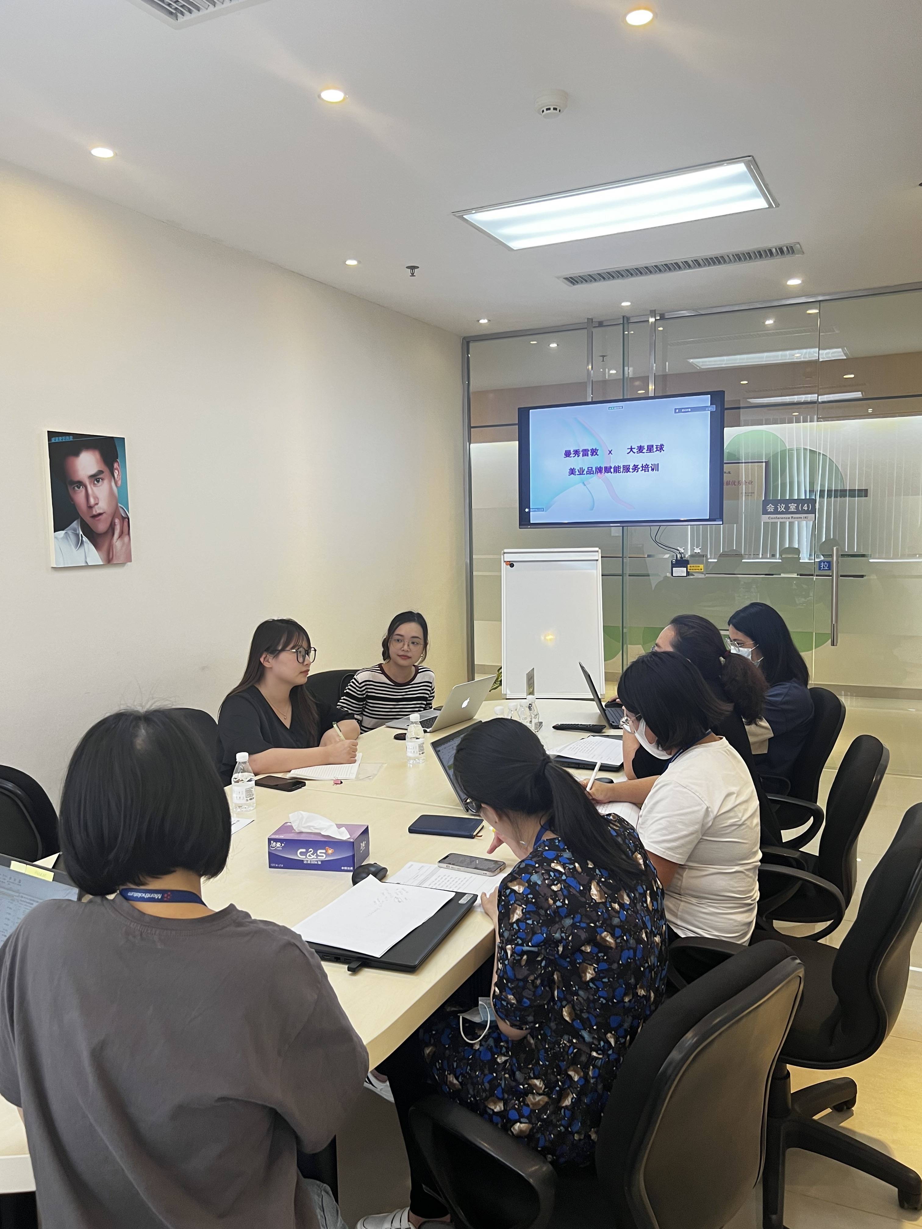 白色厂牌亮相中山曼秀雷敦战略峰会,全方位推介优质美妆产品_化妆品