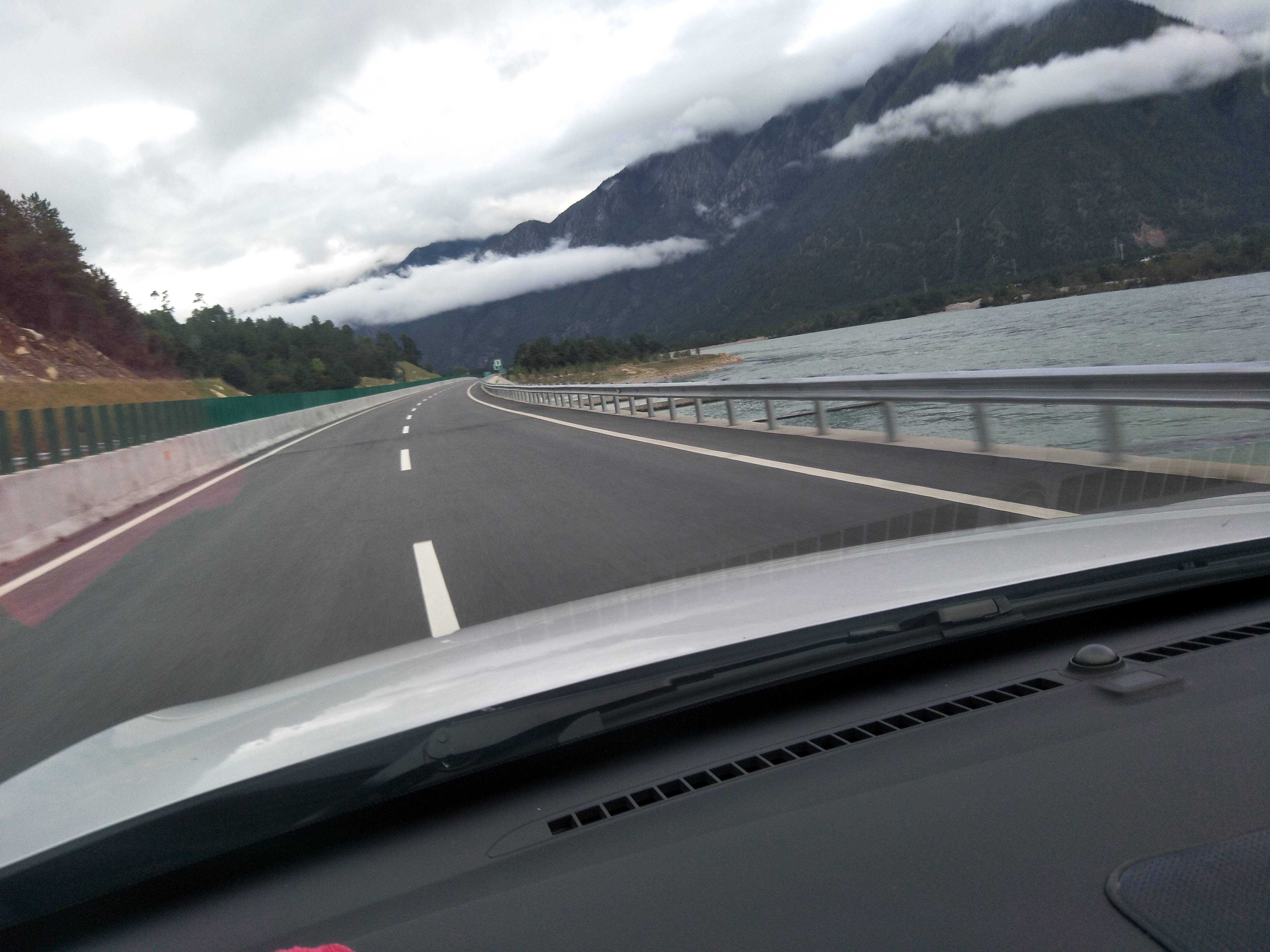 西藏行(十七)旅途见闻(4)不收费的高速路 —— 拉林高速_海南岛_拉萨