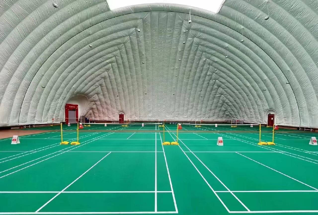 在气膜羽毛球馆里打球的体验感如何_运动_空气_系统