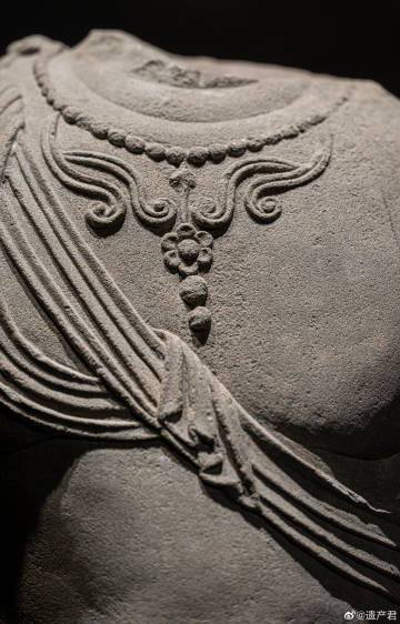 “菩萨”唐代石雕菩萨,东方的“断臂维纳斯”