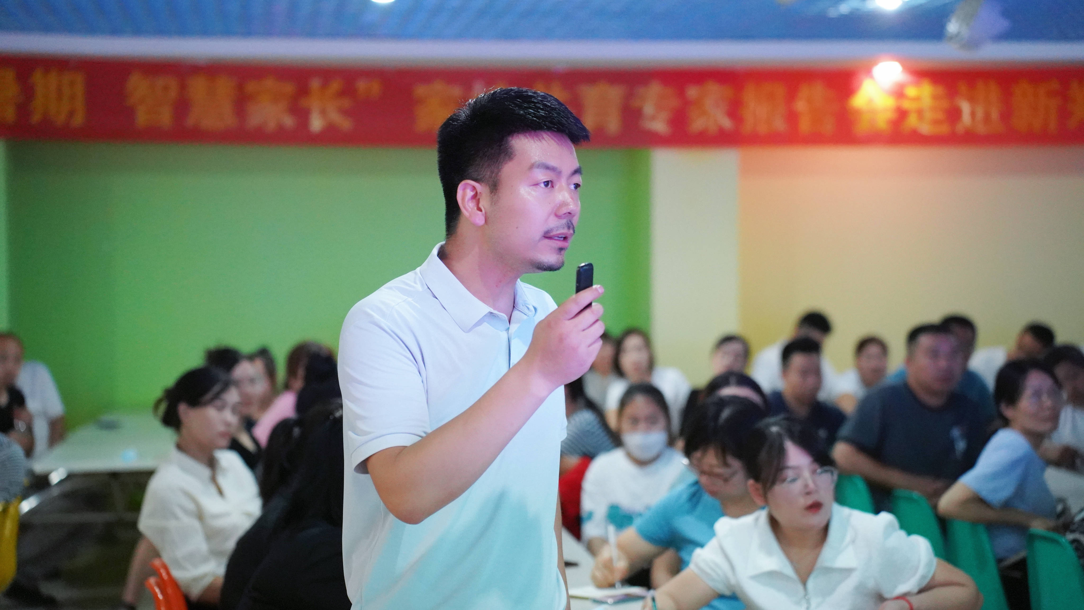 新郑市龙湖镇富田路小学开展"赢在暑期,智慧家长"家校共育专家报告会