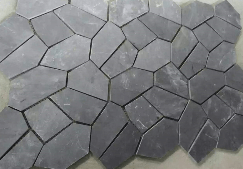 冰裂纹青石在场景布局中常用于打造独特的地面铺装效果.