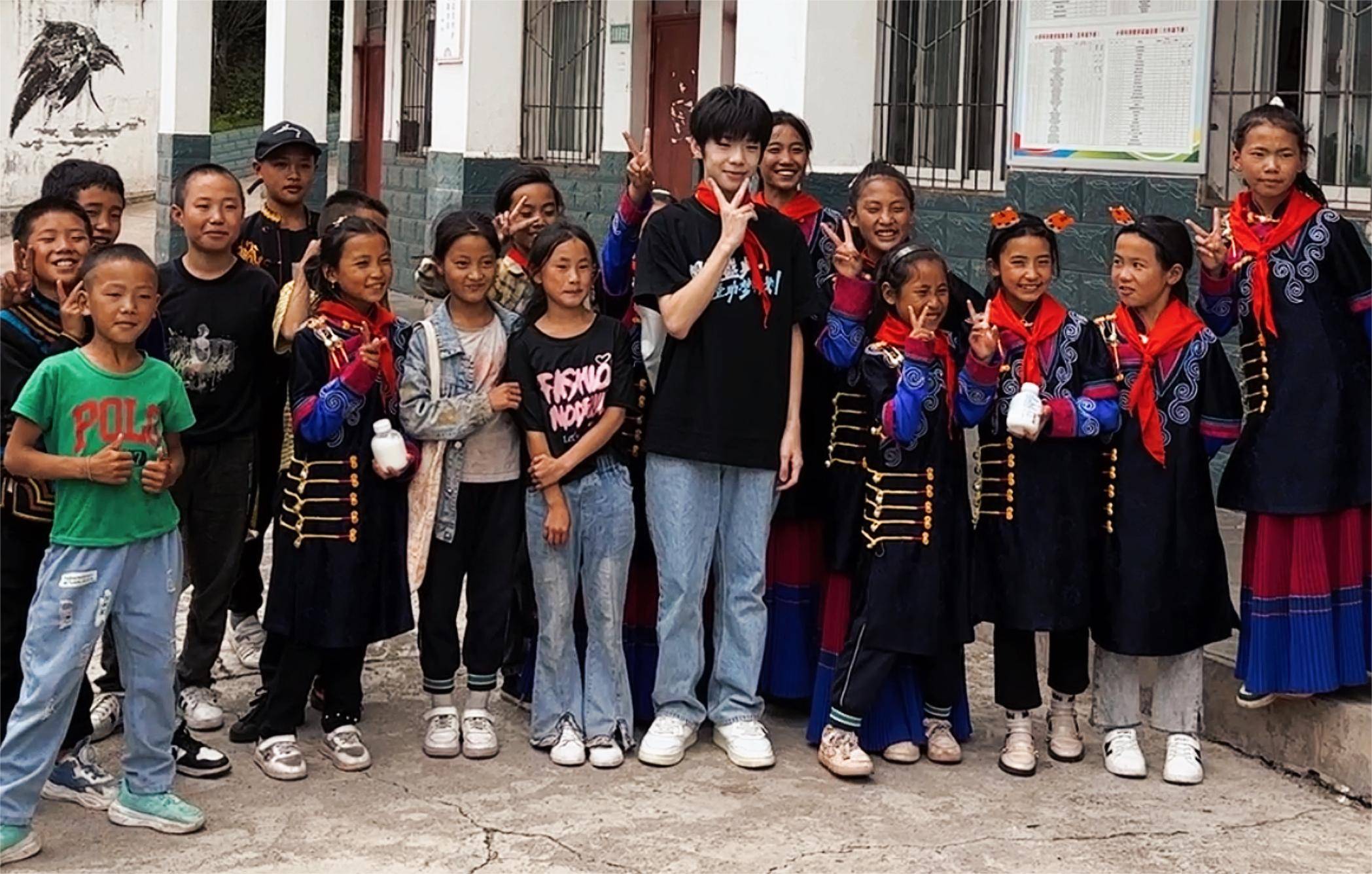 圆梦青少年代表张轶程前往大凉山参加"助力梦想,传递爱"公益活动_梦