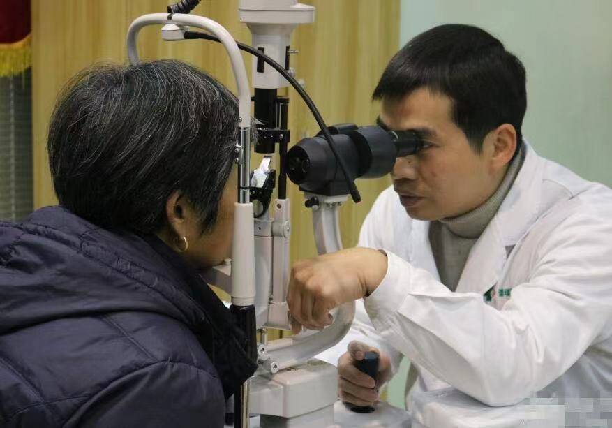 常州谱瑞眼科院长陈兵医生:每年手术3000多只眼,诠释医者担当_患者