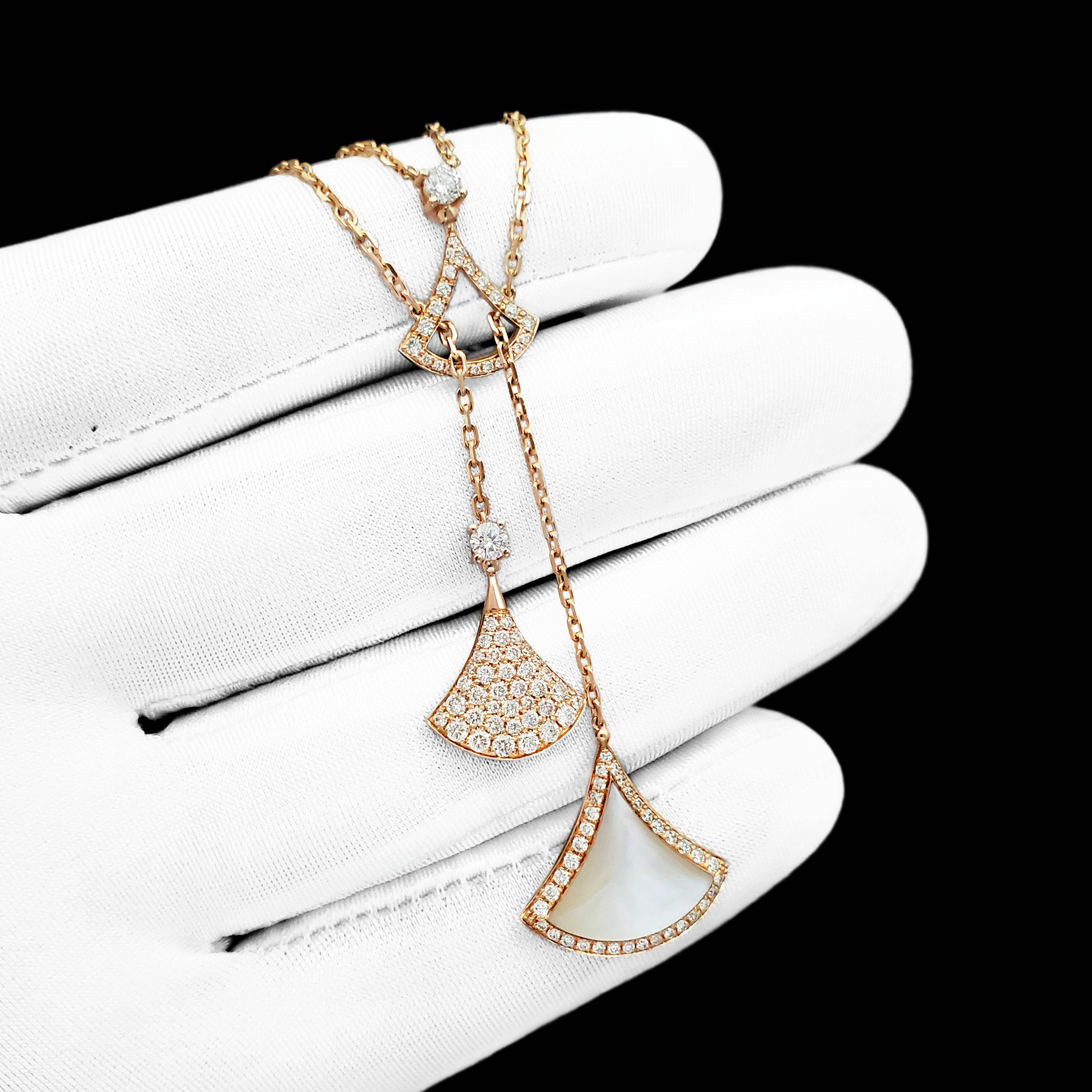 【惟悦坊】宝格丽diva五花裙子项链实拍这款项链较传统款式相比,不仅