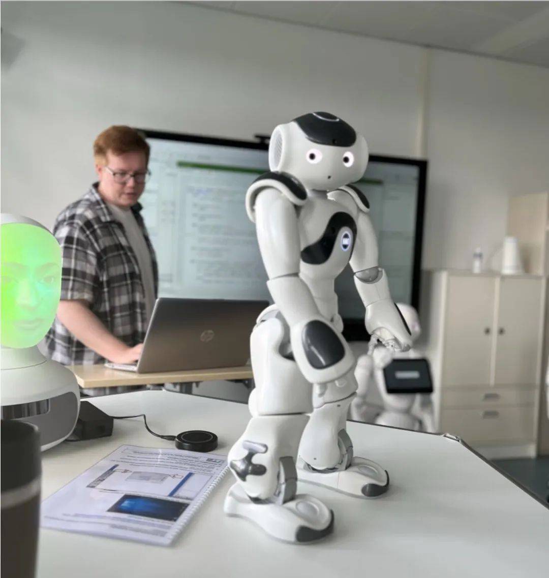 访谈| 德国学者谈人形机器人在教育中的应用_技术_互动式_课堂