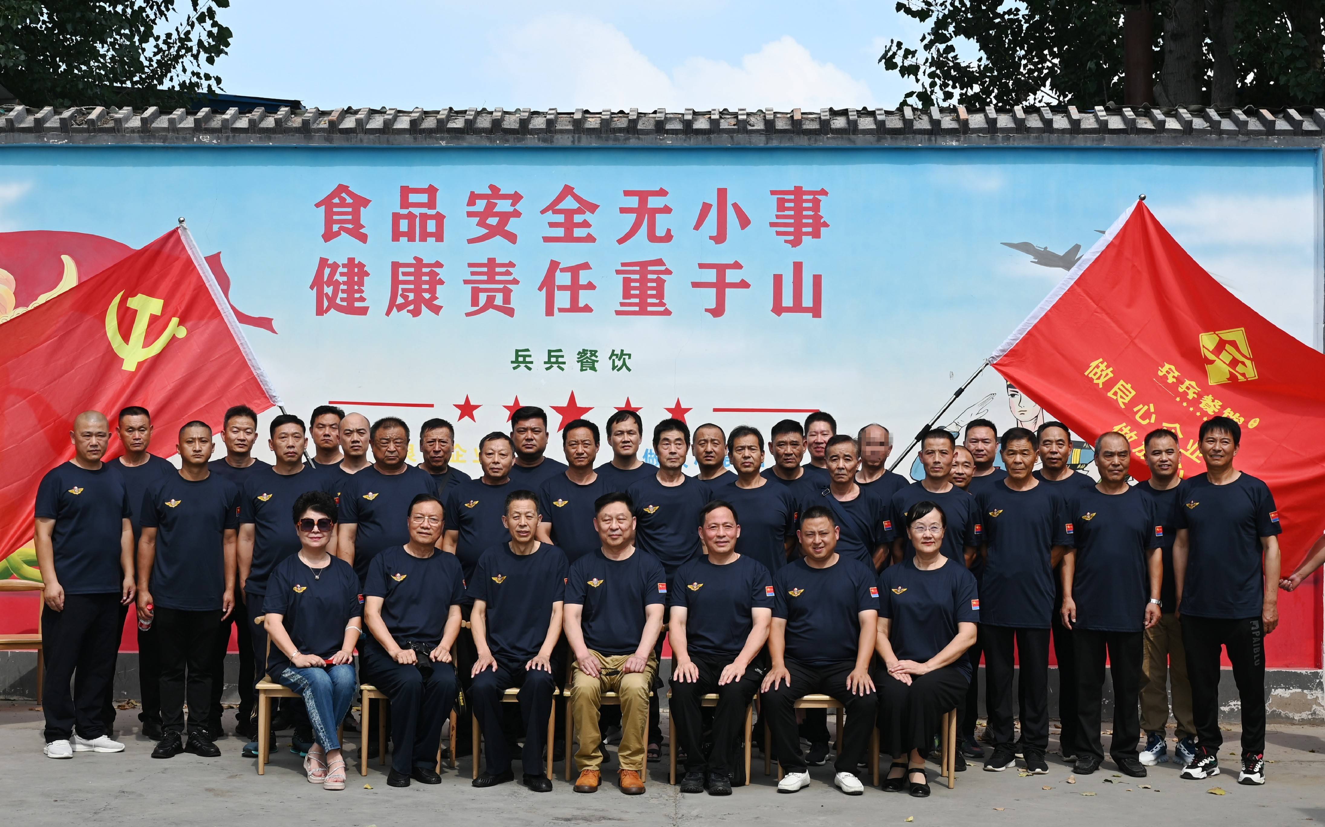 开封兵兵餐饮:庆"八一"传承军人风骨血脉 重现军人当年风采_活动_东山