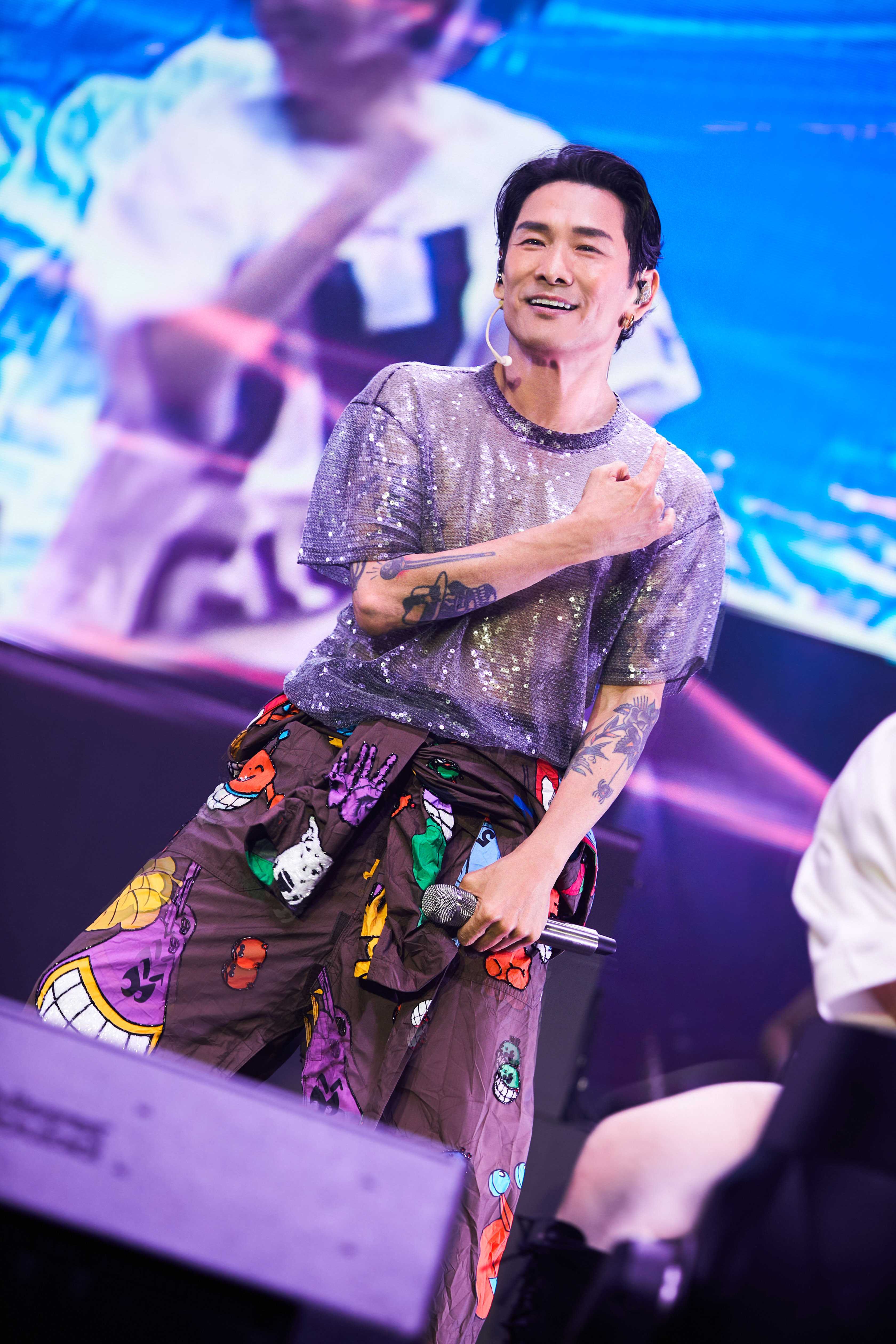 杜德伟"起来"演唱会澳门站打响,奔赴阔别已久的音乐之约_舞台_服装