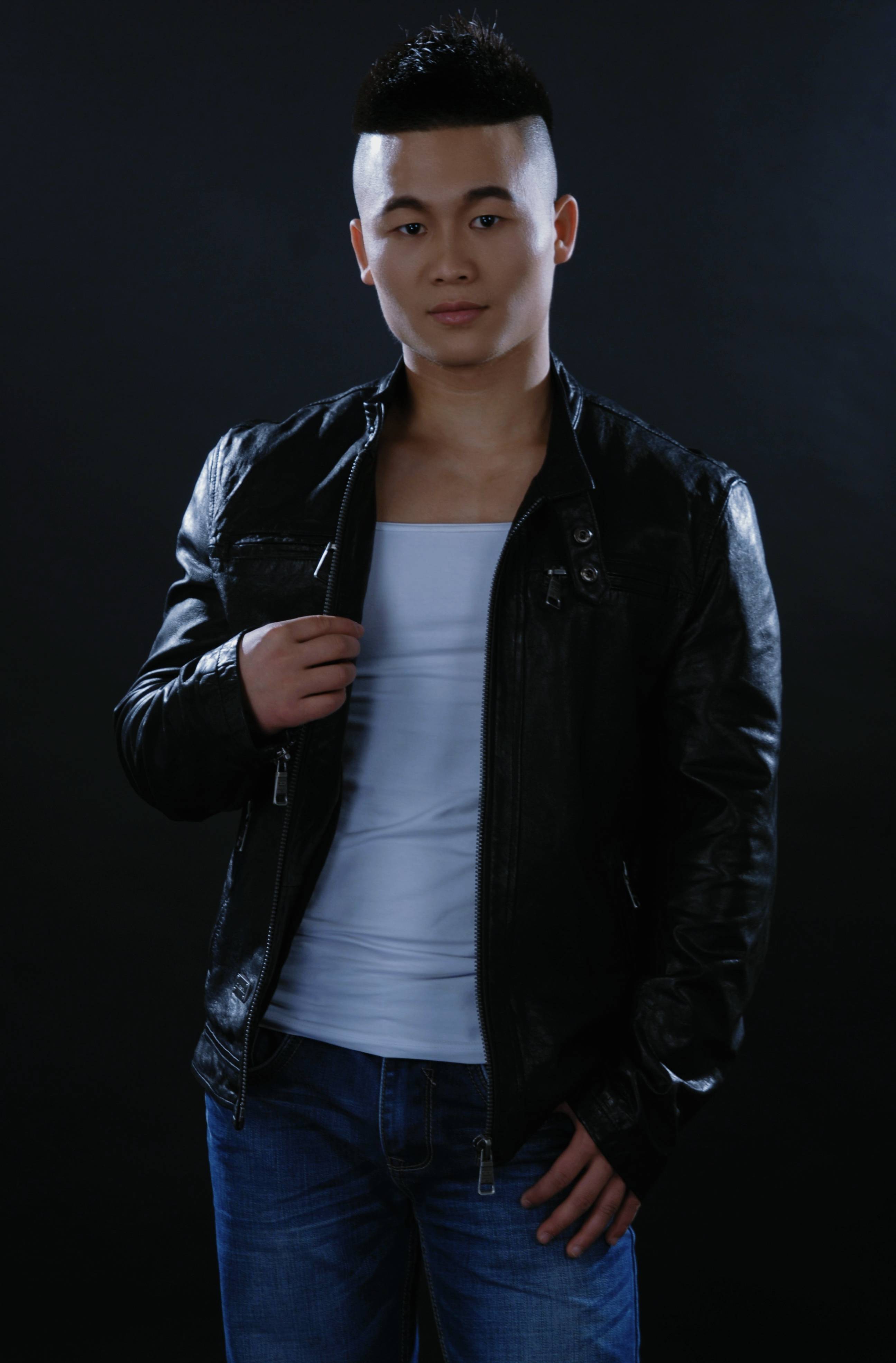 文武兼修,德才兼备,许多人都这样评价雷亚争,多年来