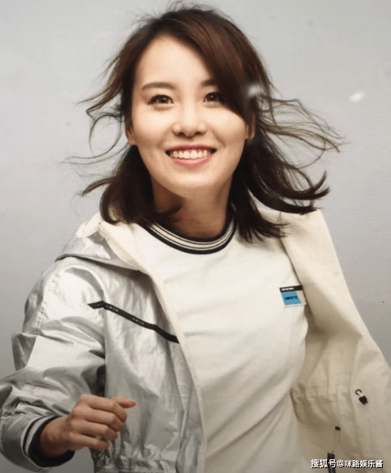 傅园慧整牙后美出天际!