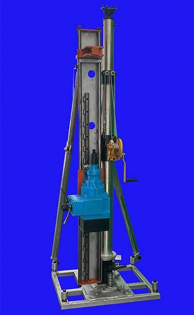 油缸醉大行程不低于600毫米,油缸升起采用脚踏式;2,采用手摇方式推进