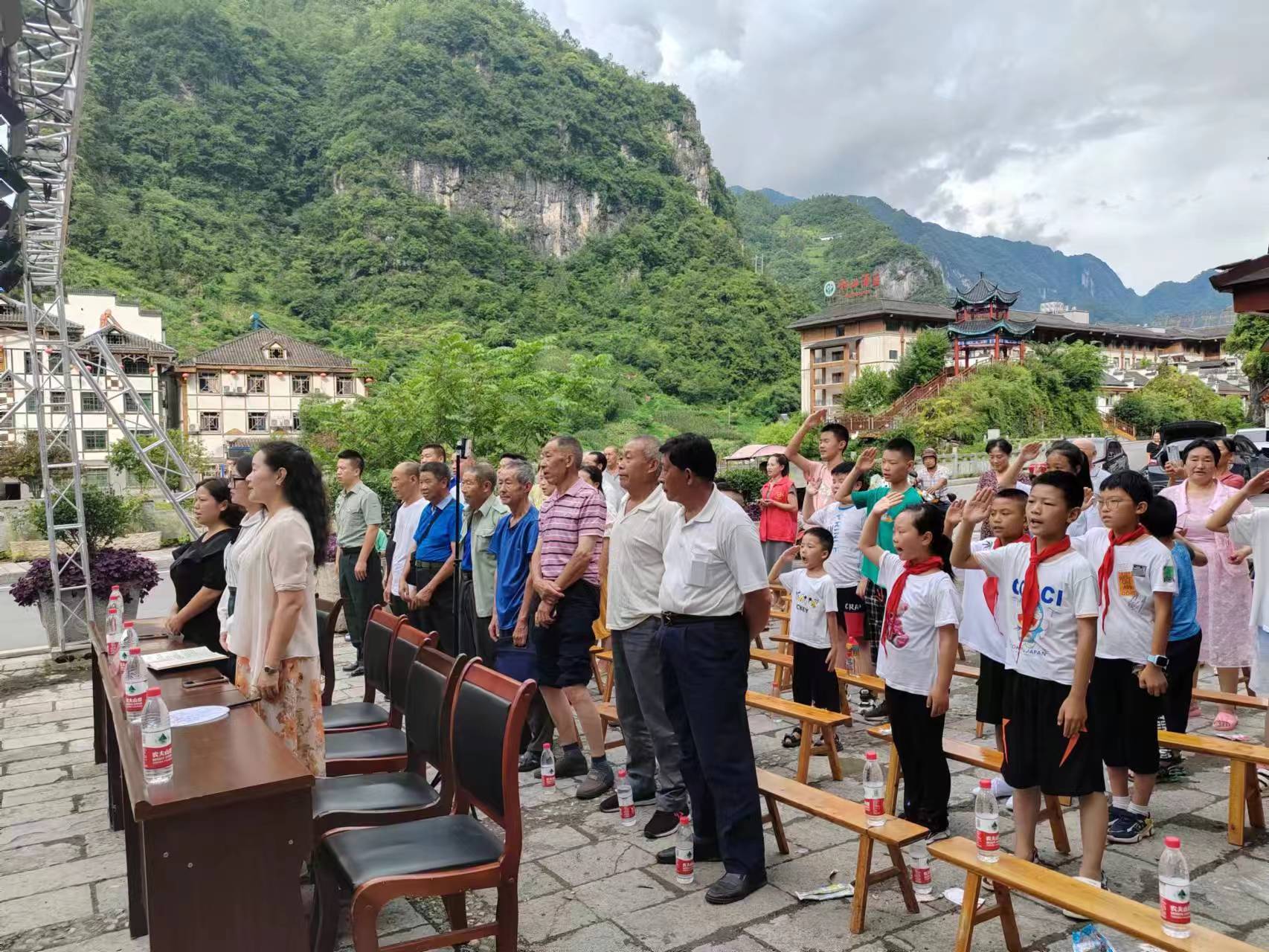 携手共绘明天,支教你我同行 ——筑梦云间支教实践团队支教服务圆面