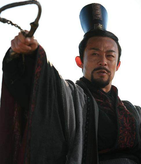 《狂花凋落》;同年,在电视剧《da师》的续集《狼烟》中出演配角桂平原