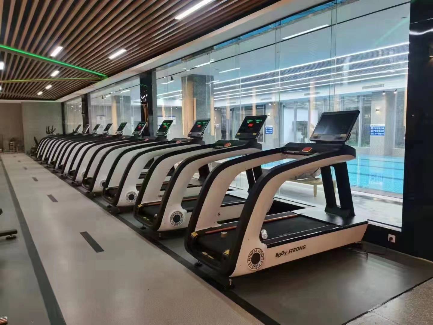 宝德龙有氧器械jb-9800商用跑步机 健身房商用健身器材_使用者_立柱