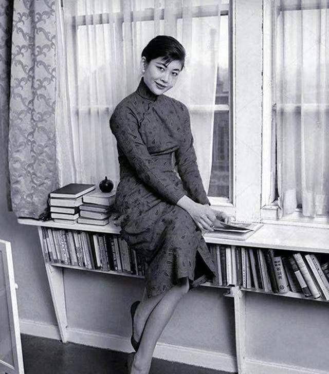 与戏子私奔,狠心送走5个儿女,创下了周氏家族_周信芳_裘丽琳_母亲