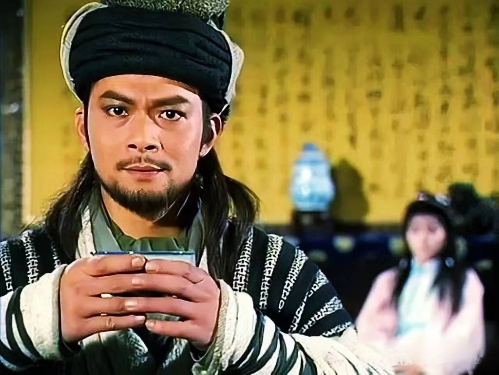 乔峰为人光明磊落,行事干练果决,喝酒也不失其风.
