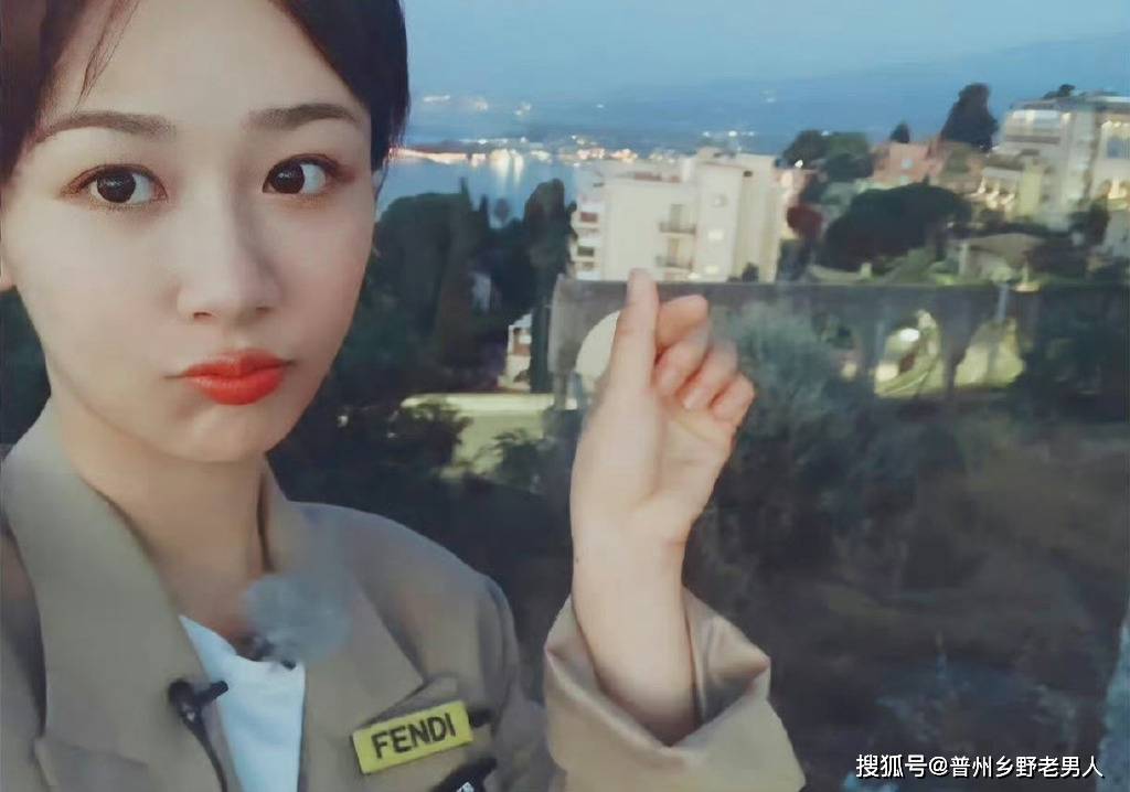 她曾经在《非常静距离》中分享了自己对自己的职业和人生的看法,对