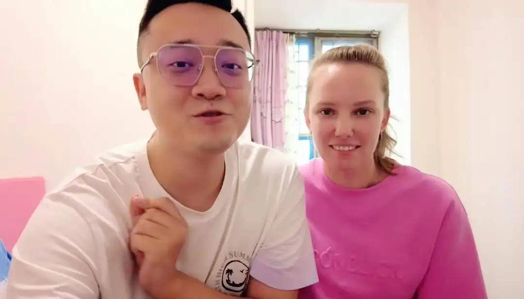的精美汪汪是一名旅行博主,他游历了不少国家,最终在亚美尼亚旅行时