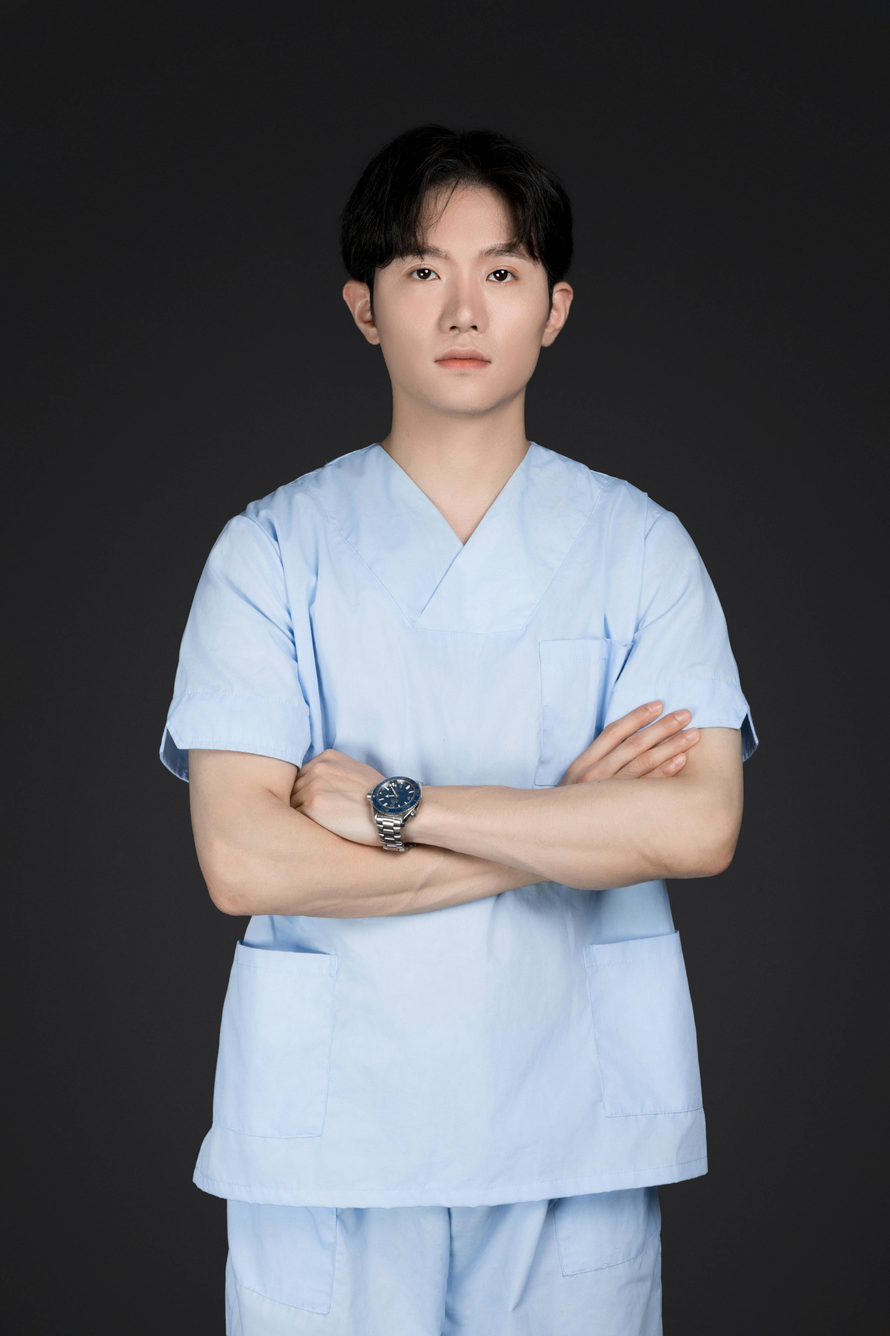 易容颜美李涛医生分享:常见的需要双眼皮修复的症状_整形_美容_切口