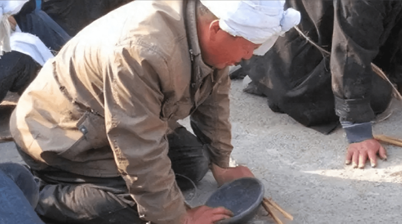 农村红白喜事上的“话事人”，他们说话比村干部都管用，凭什么？_手机搜狐网