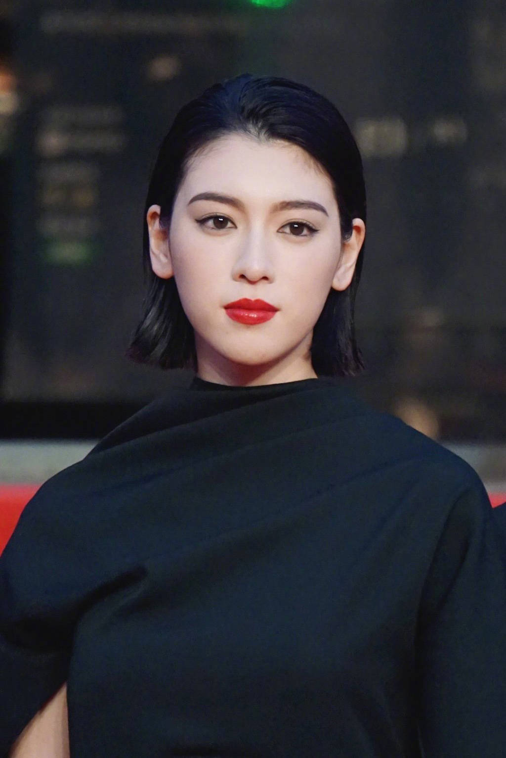 竹内凉真三吉彩花图片