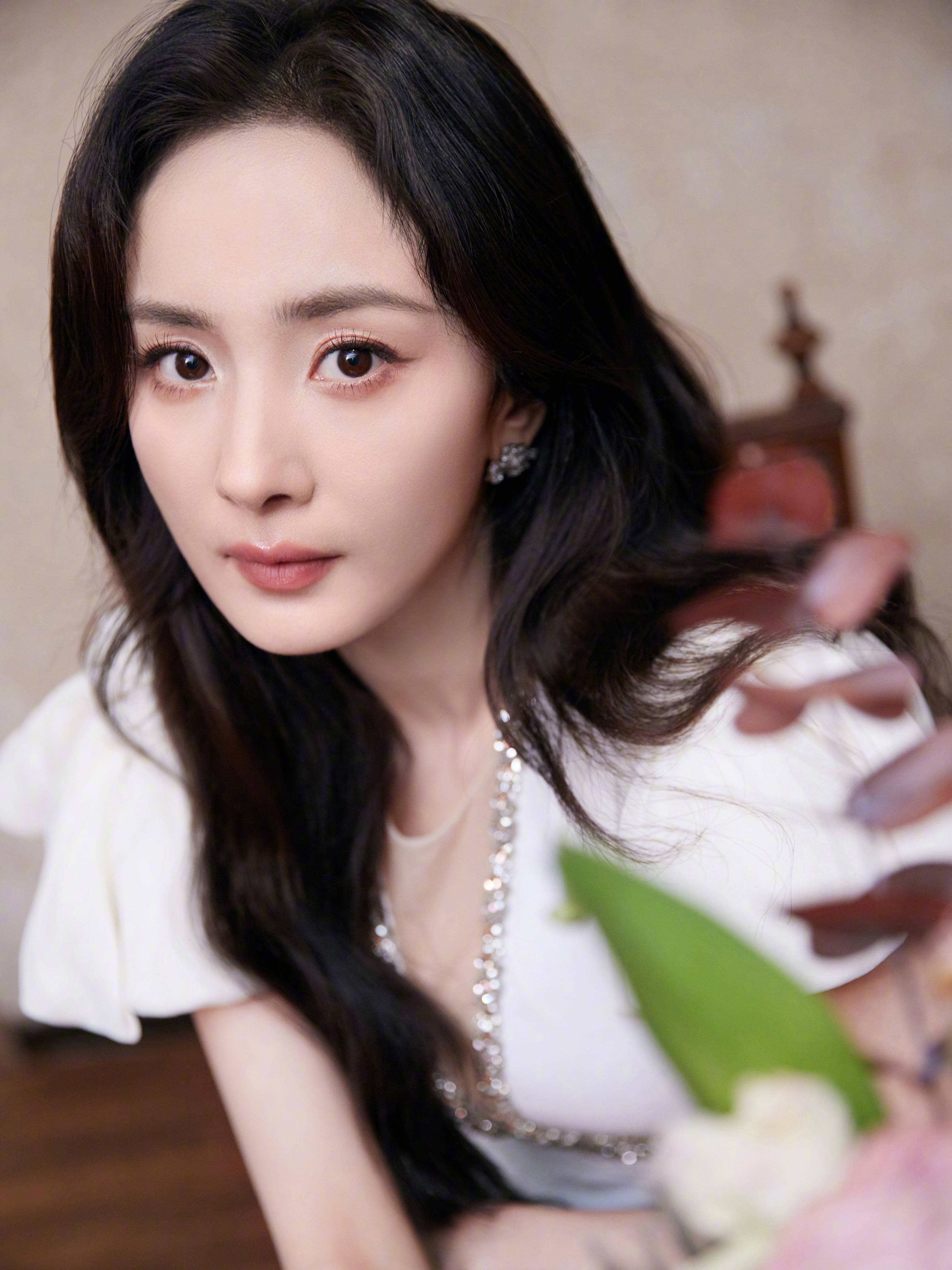 杨幂穿碎钻露腰裙清丽淡雅 腰部曲线妖娆风情万种-搜狐大视野-搜狐新闻