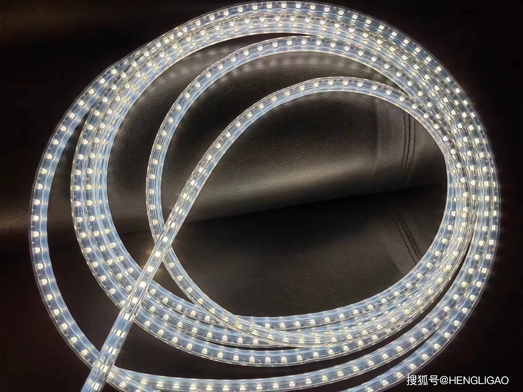 ip67硅胶柔性洗墙灯 dc24v 18w/米 单端供电10米 适用于室内氛围灯