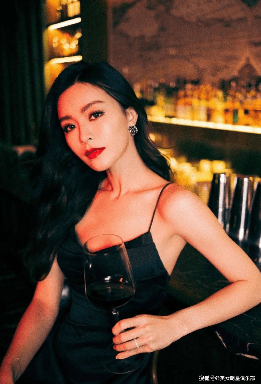 29岁文咏珊,甜美性感优雅得惊艳!_音乐_才华_社会