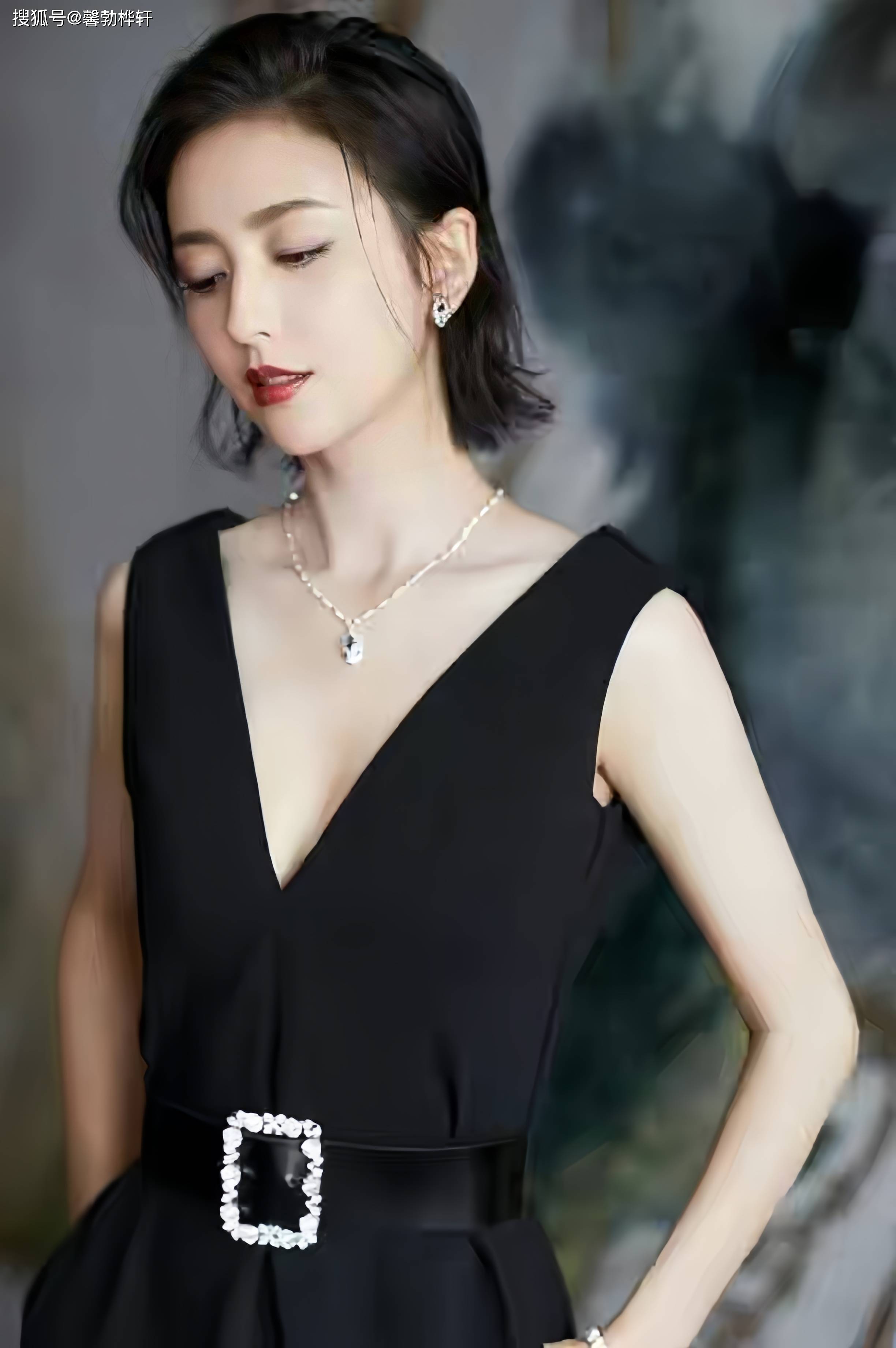 佟丽娅40岁,娇艳浓情引人瞩目!揭开欲望的神秘面纱!_时尚_风格_魅力