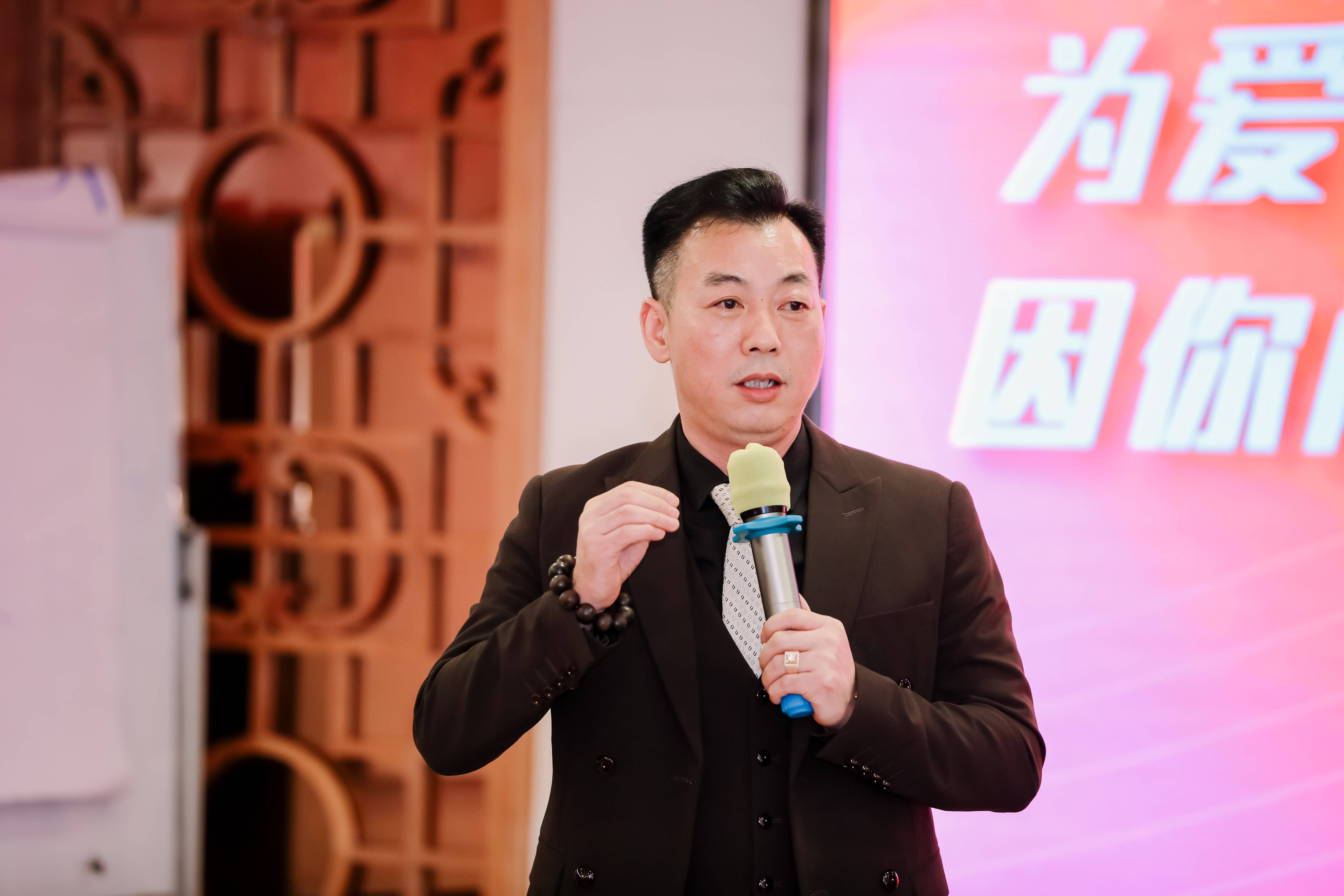 东莞艺展酒店于10月24日迎来了遇颜春公司举办的第二届百万业绩密训营