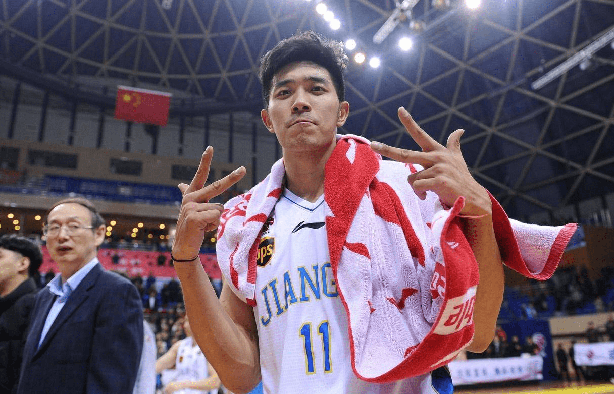 盘点中国男篮又帅又能打的3名球员,篮球界玉面小白龙不是白叫的_防守