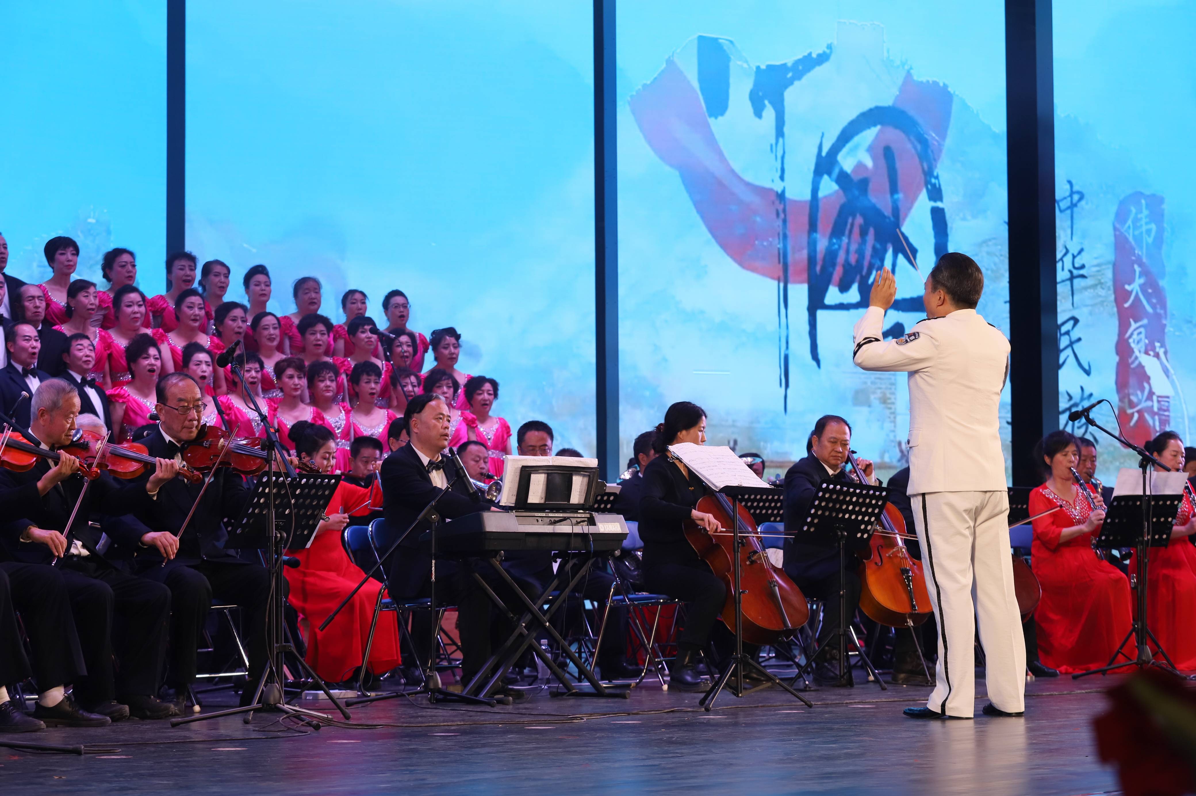 星海乐团,银河艺术团在平凉市森林消防支队主题晚会上大合唱_救援