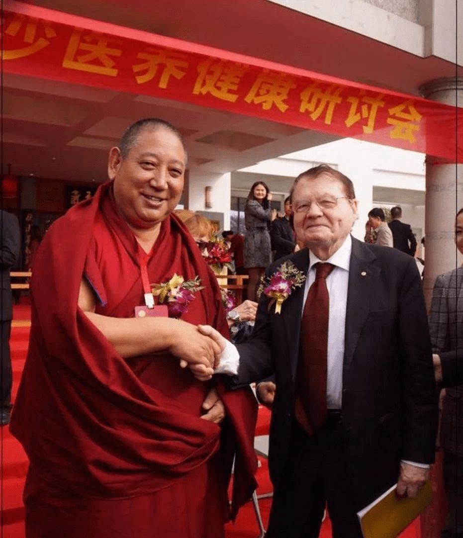 《中国民族名医名药名企》名医篇之——丹巴尖措_卡加曼山_寺院_车间