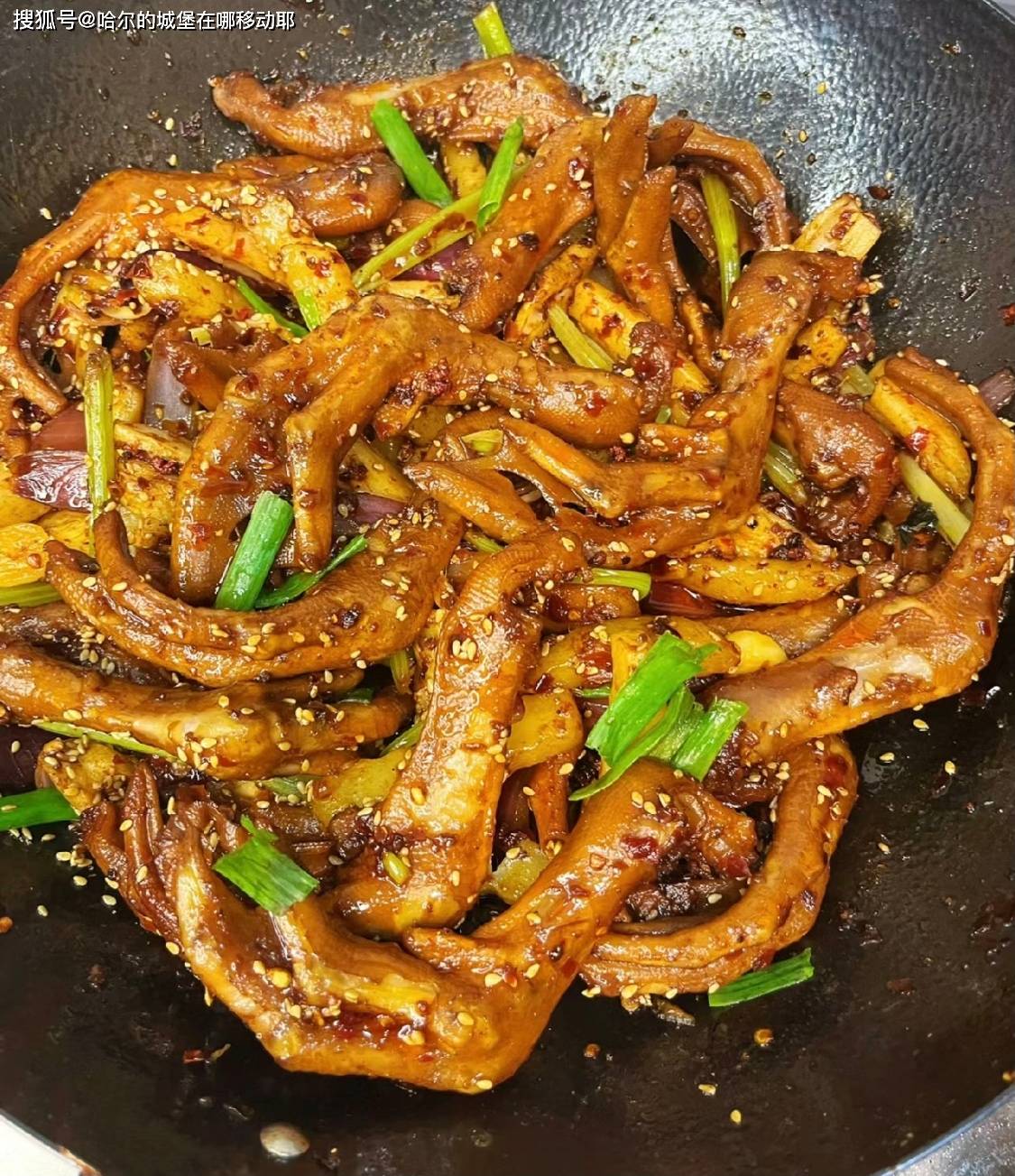 干锅销魂掌!又香又辣的重口味美食_鸭掌_土豆_做法