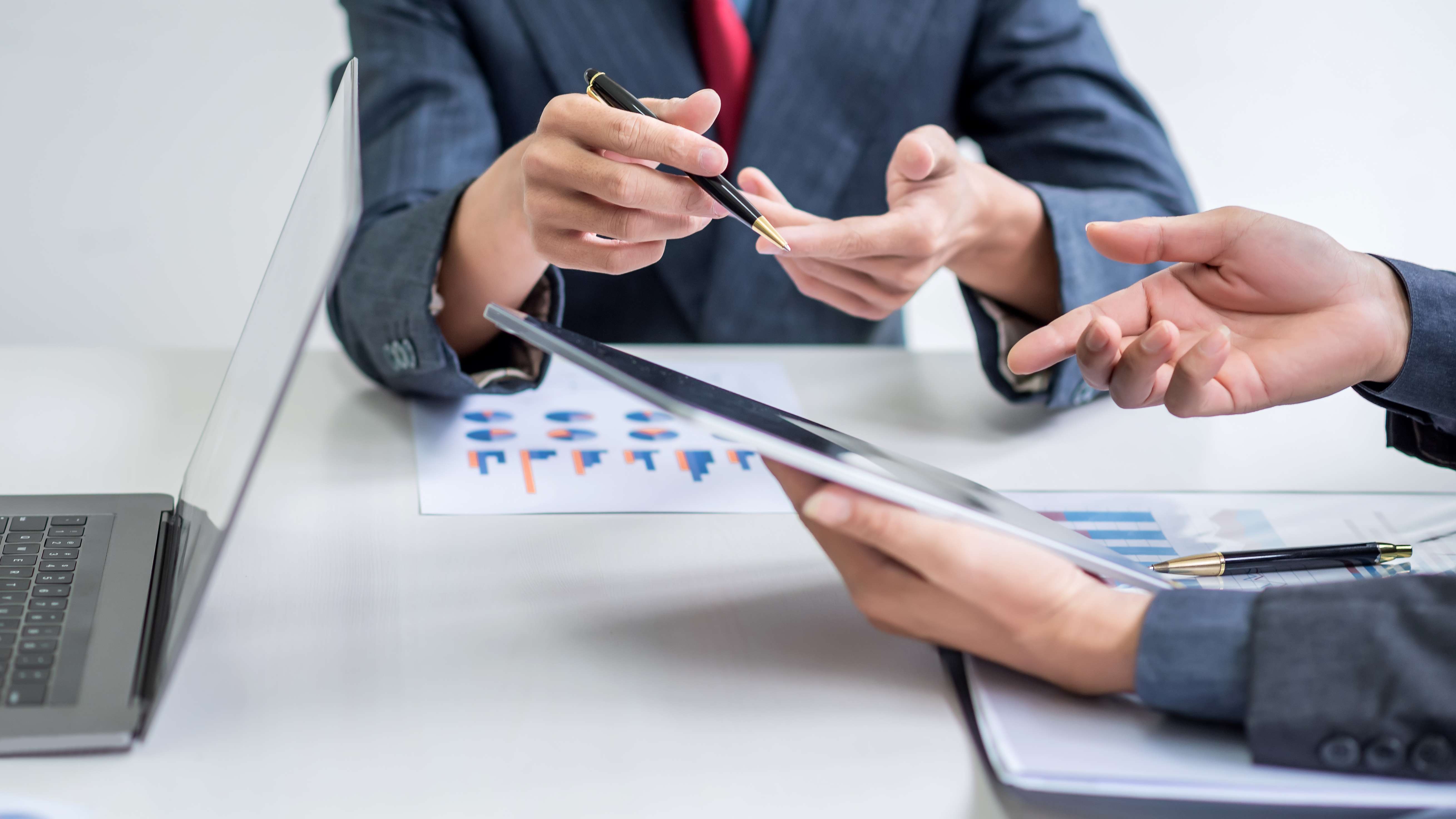 在线交流，在线交流展现希望别人知道的东西且易于掩饰