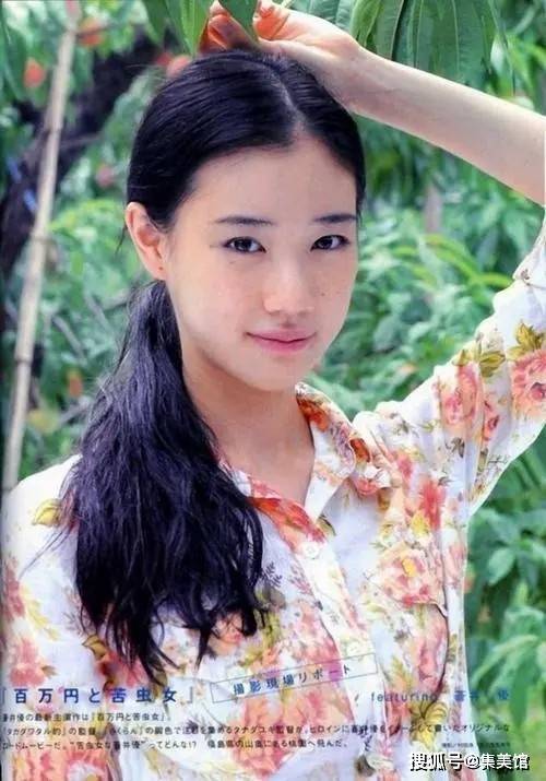 除了在声优事业上取得的成功,麻仓优也积极参与慈善活