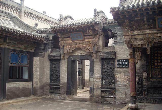 甚至,没有遗留下任何一个亢氏家族的遗迹,不见有肃穆的祠堂和堆堆古墓