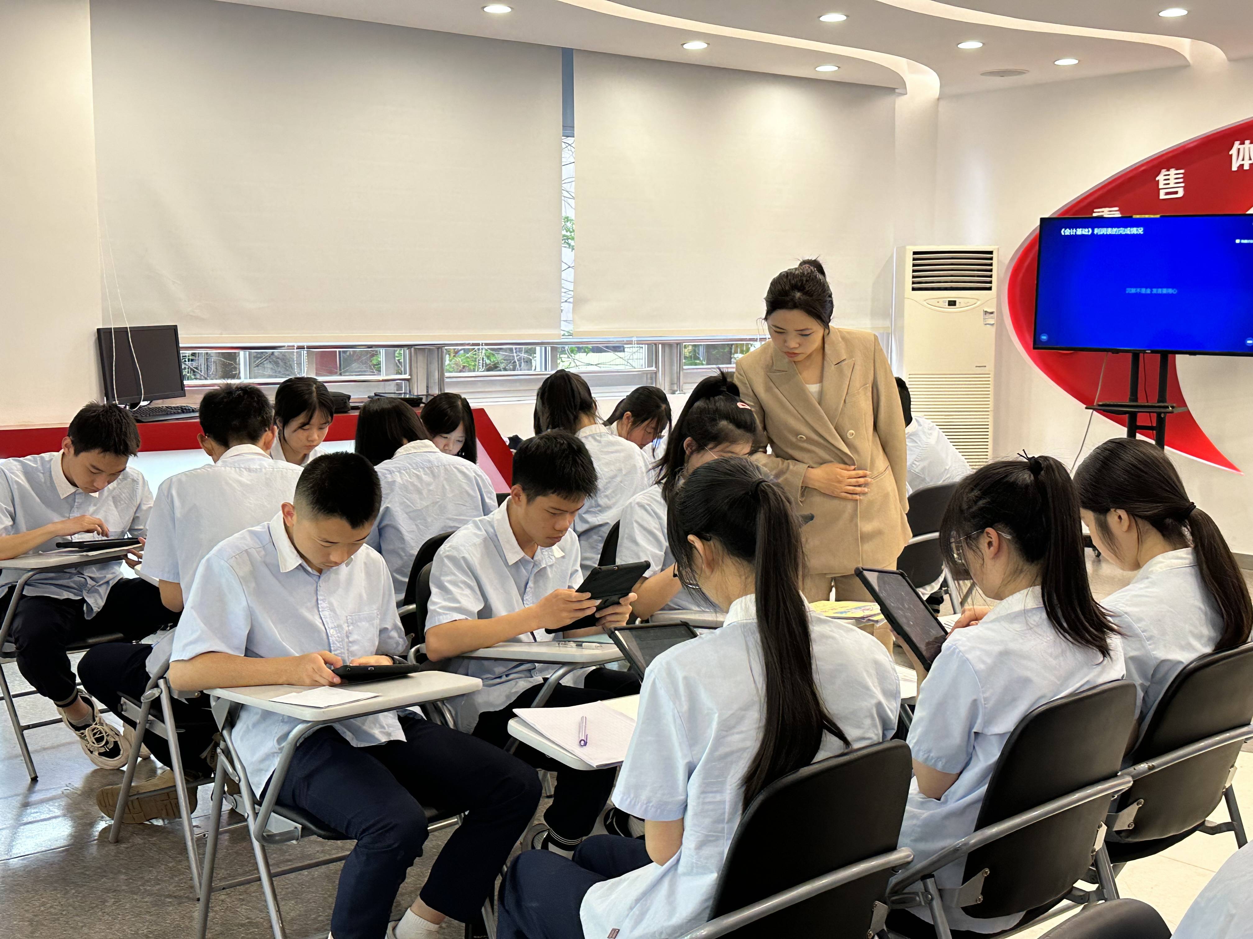 四川省成都市财贸职业高级中学校教师在省级活动中再创佳绩_信息_教学