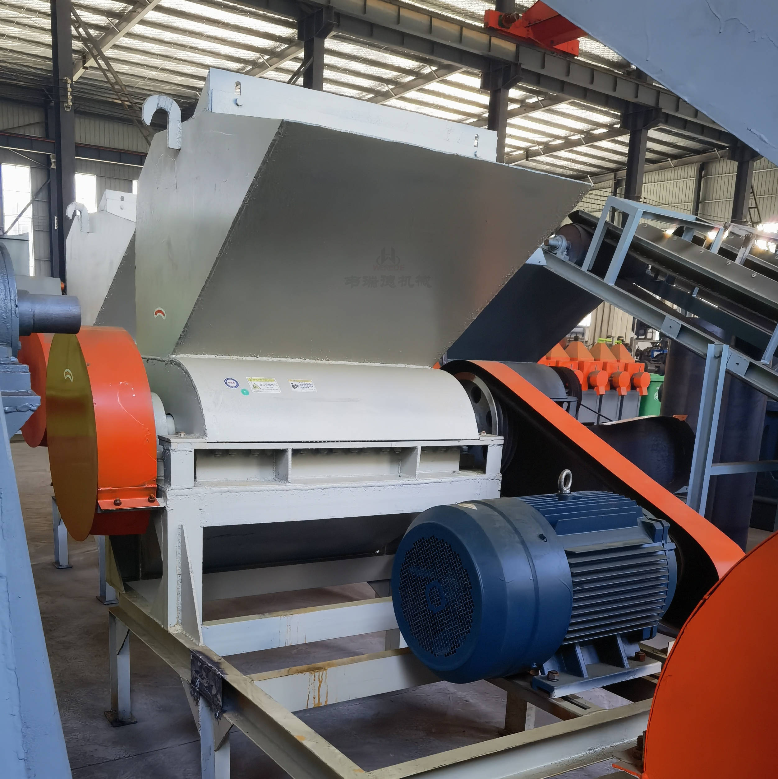 橡胶颗粒粉碎机是一种专业的废旧橡胶处理设备_再生_的发展_进行