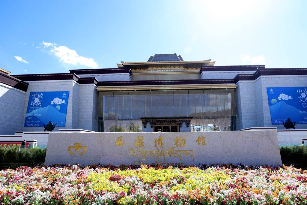 在西藏博物馆的庄重氛围中,我们深入了解到农奴制在西藏长达几个世纪