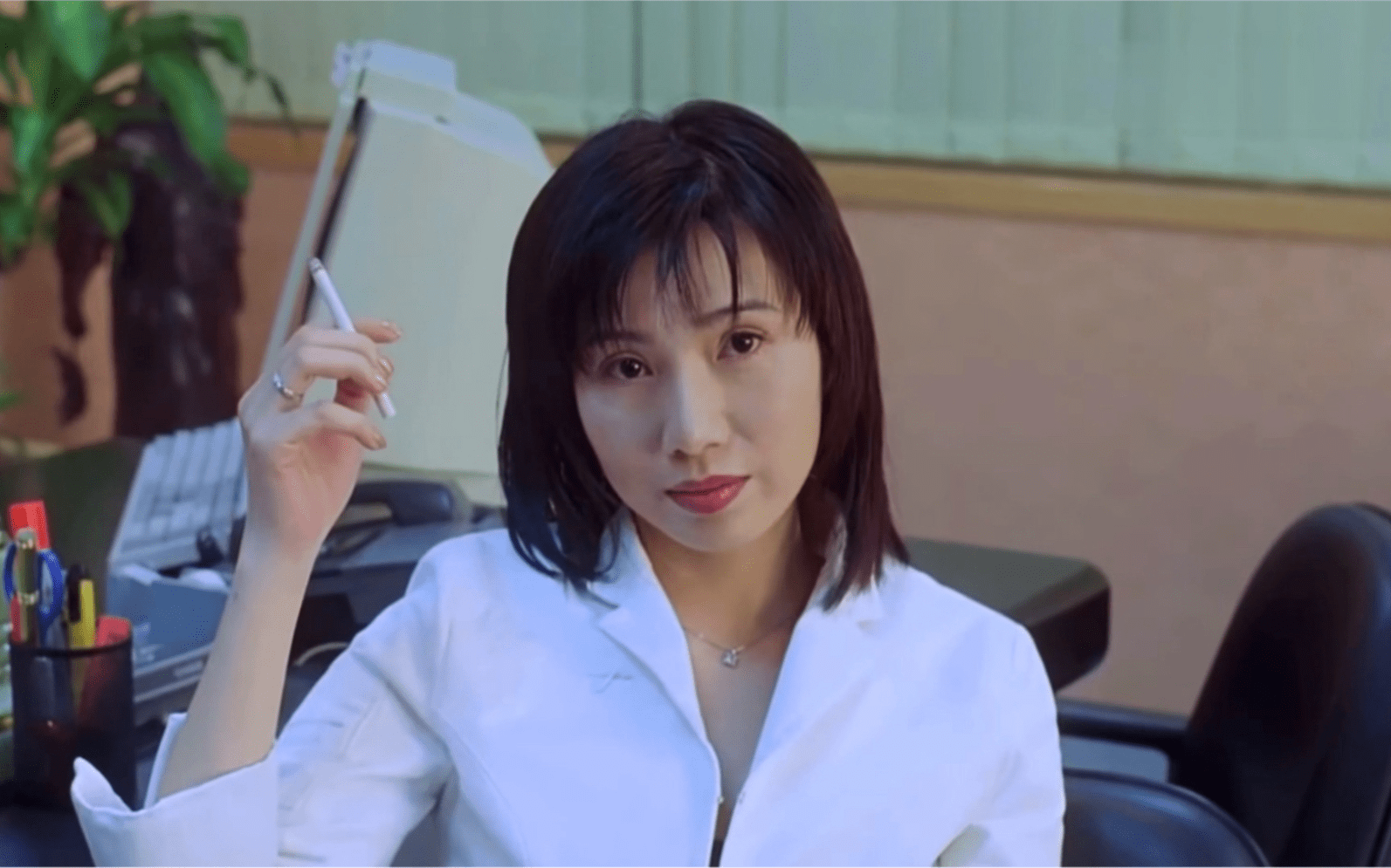 即使在这样的困境中,关秀媚也没有放弃自己,而是积极面对现实,重新