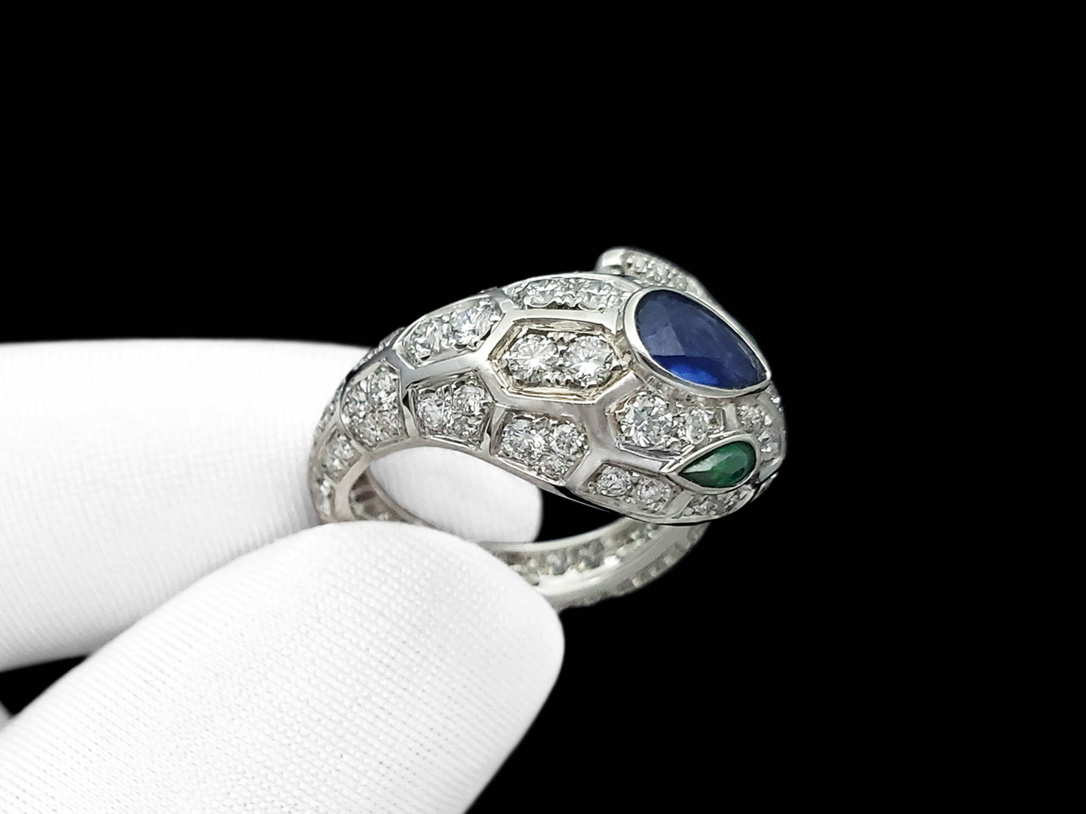 宝格丽蓝宝石灵蛇戒指,精湛技艺下的天工之作