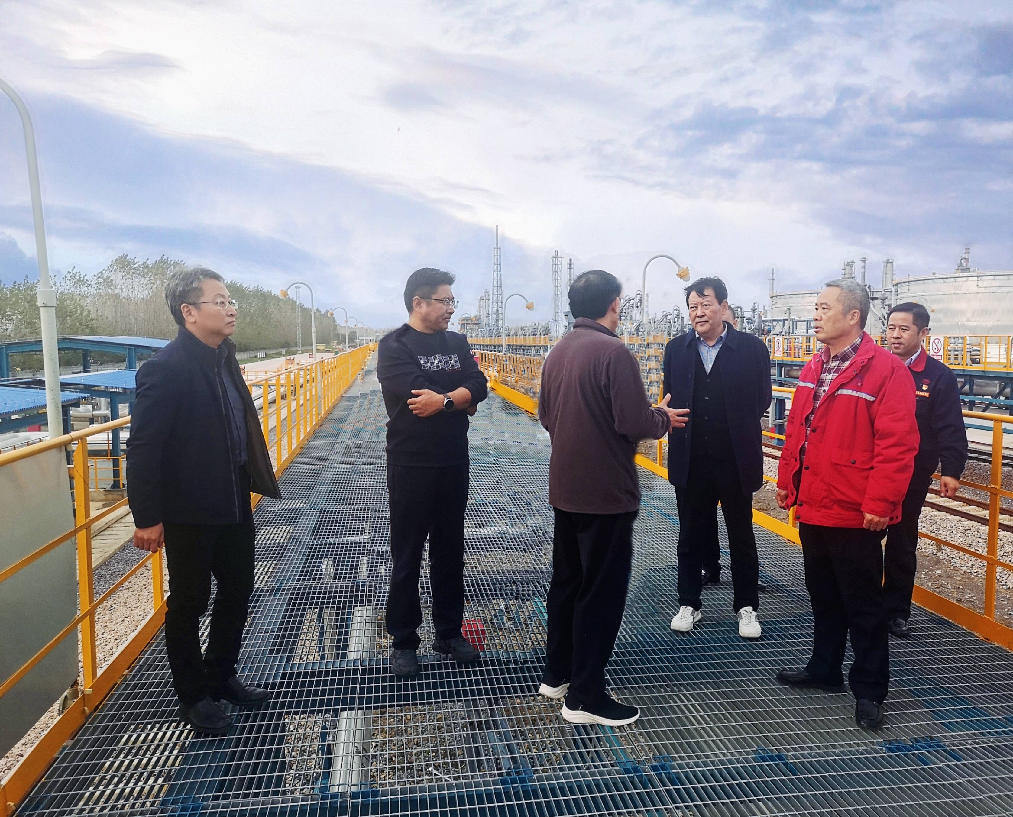 潜江市杨勇市长亲切会见举贤人才考察团_曹禺纪念馆_科技_公司