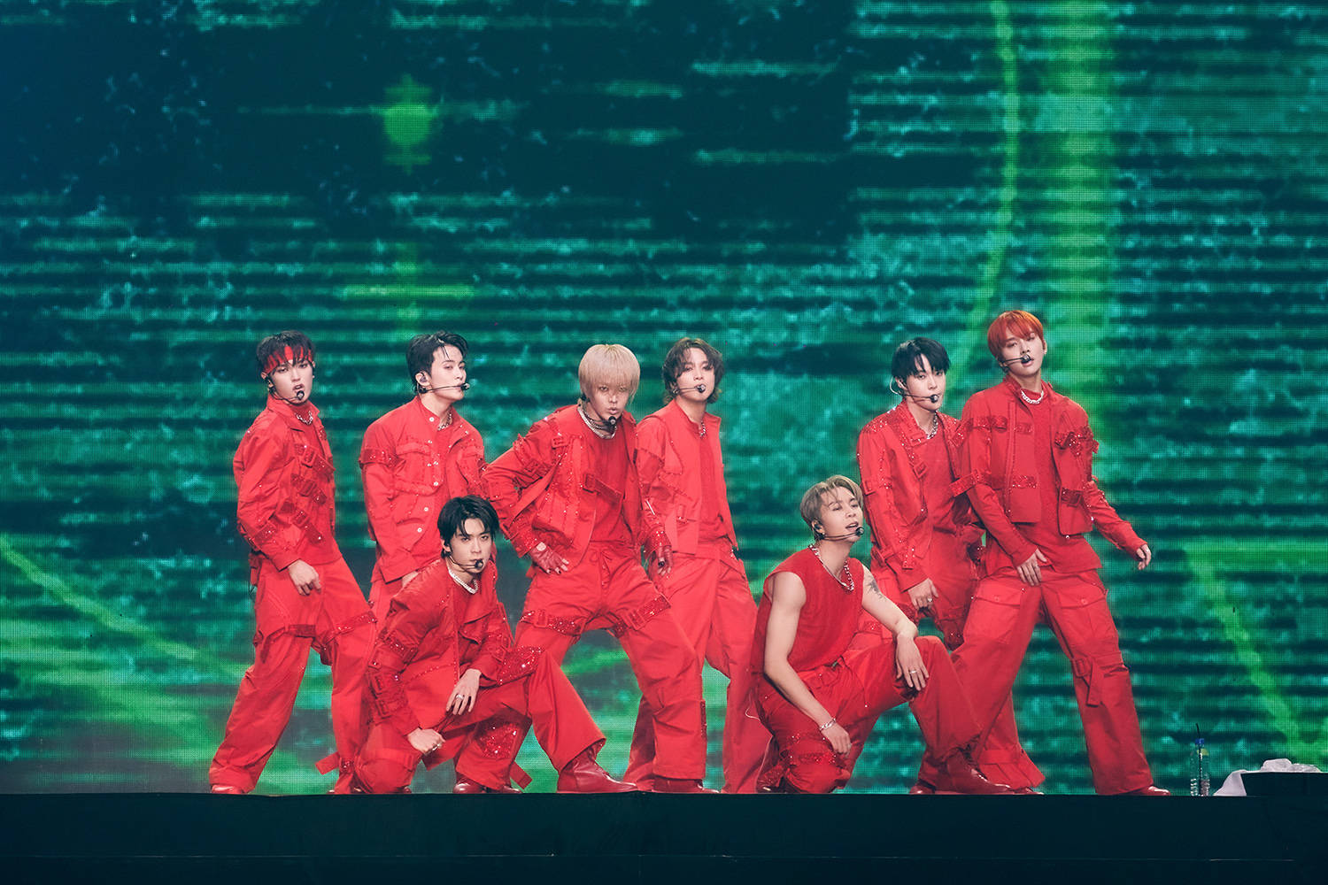 127第三次单独演唱会图片此次公演上,nct 127不仅展现了《消防车