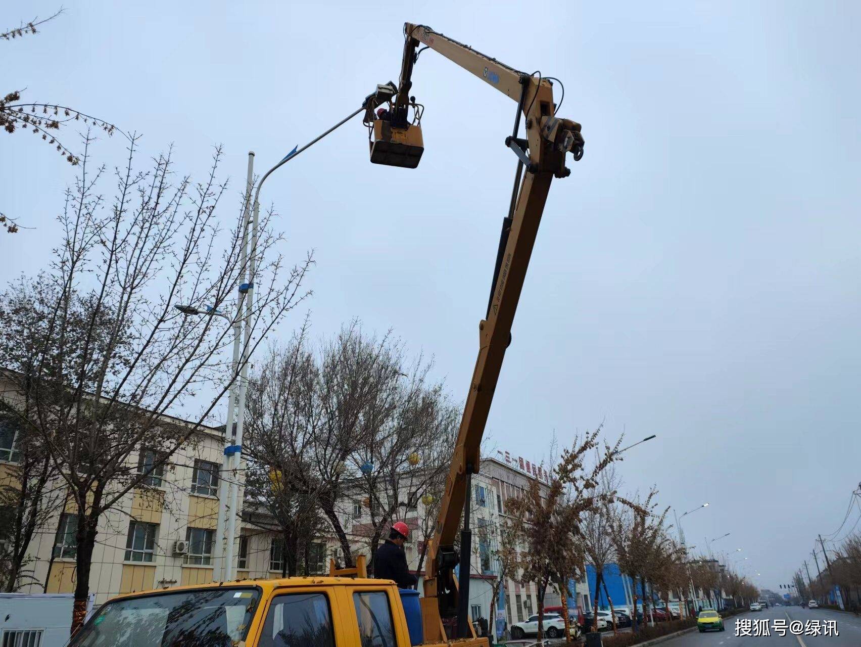 截至目前共计维护,更换路灯300多余盏,维修路段覆盖到各小区内所有