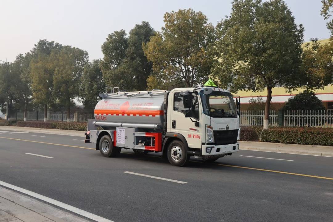 重汽豪沃5吨油罐车_搜狐汽车_搜狐网
