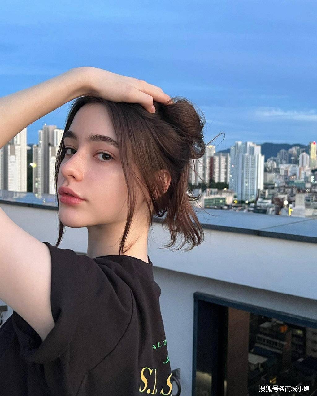 达莎·塔兰被天使吻过的脸庞,身材更棒!_艺术_社交_生活