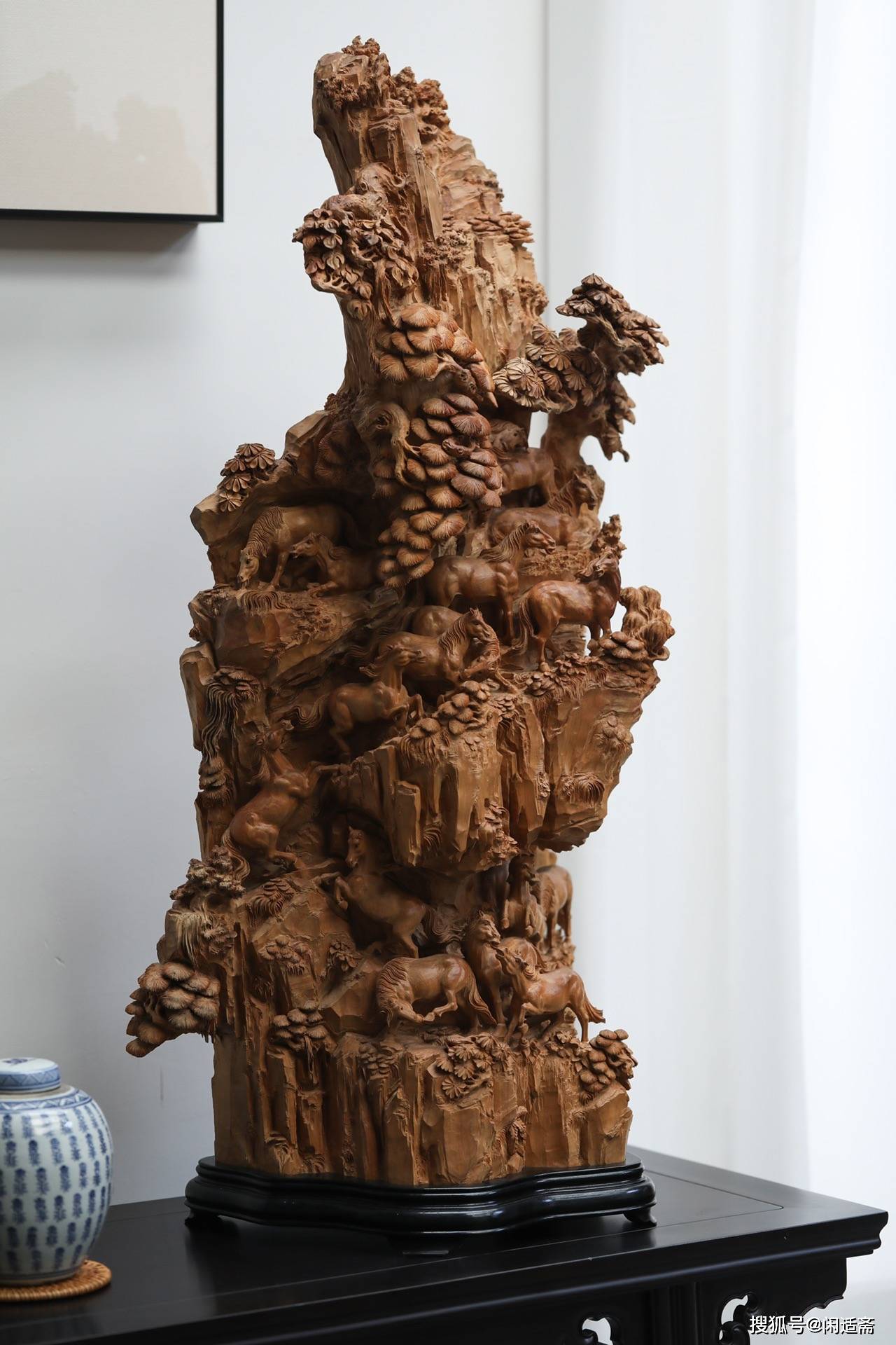 疏朗有致野逸悠绝布局巧妙章法紧凑刀法遒劲爽利骏马刻画细腻