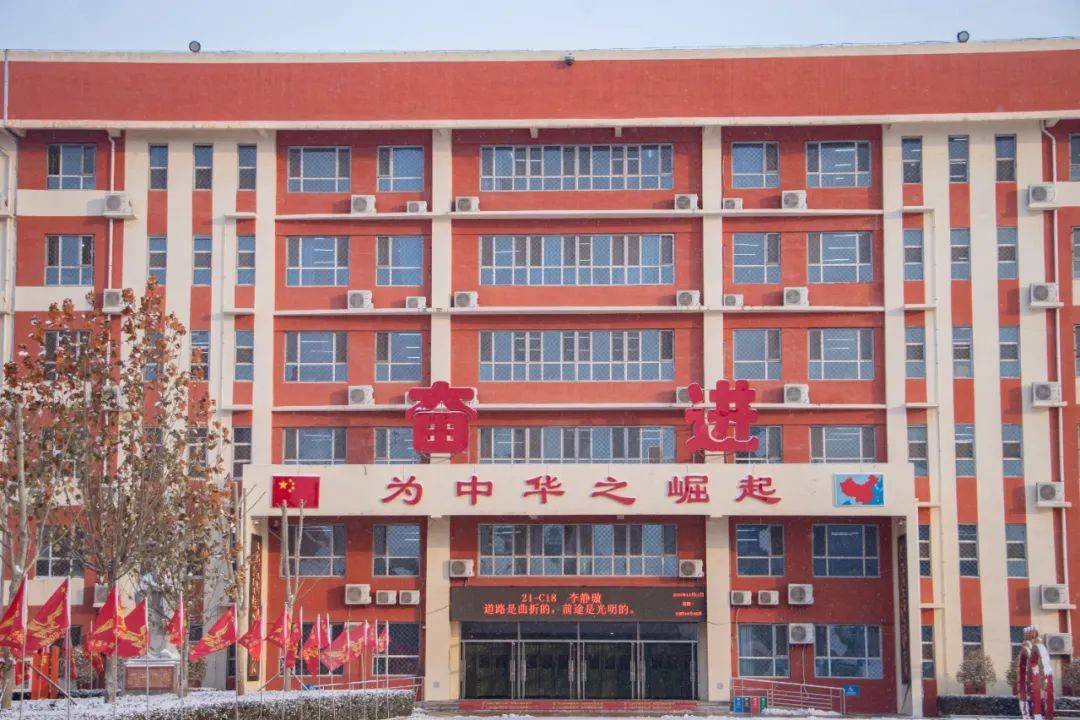 衡水顺平中学瑞雪中的校园景色_创意_雪花_雪地